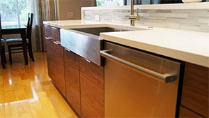 Continued Wood Grain Along Cupboards with Quartz Countertops